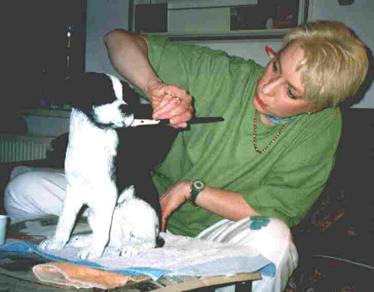 Betina bemalt Hund